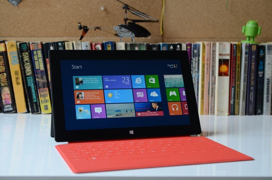 iPad Pro или Microsoft Surface. Изначальный Surface Pro. iPad Pro или Microsoft Surface. Изначальный Surface Pro. Фото.