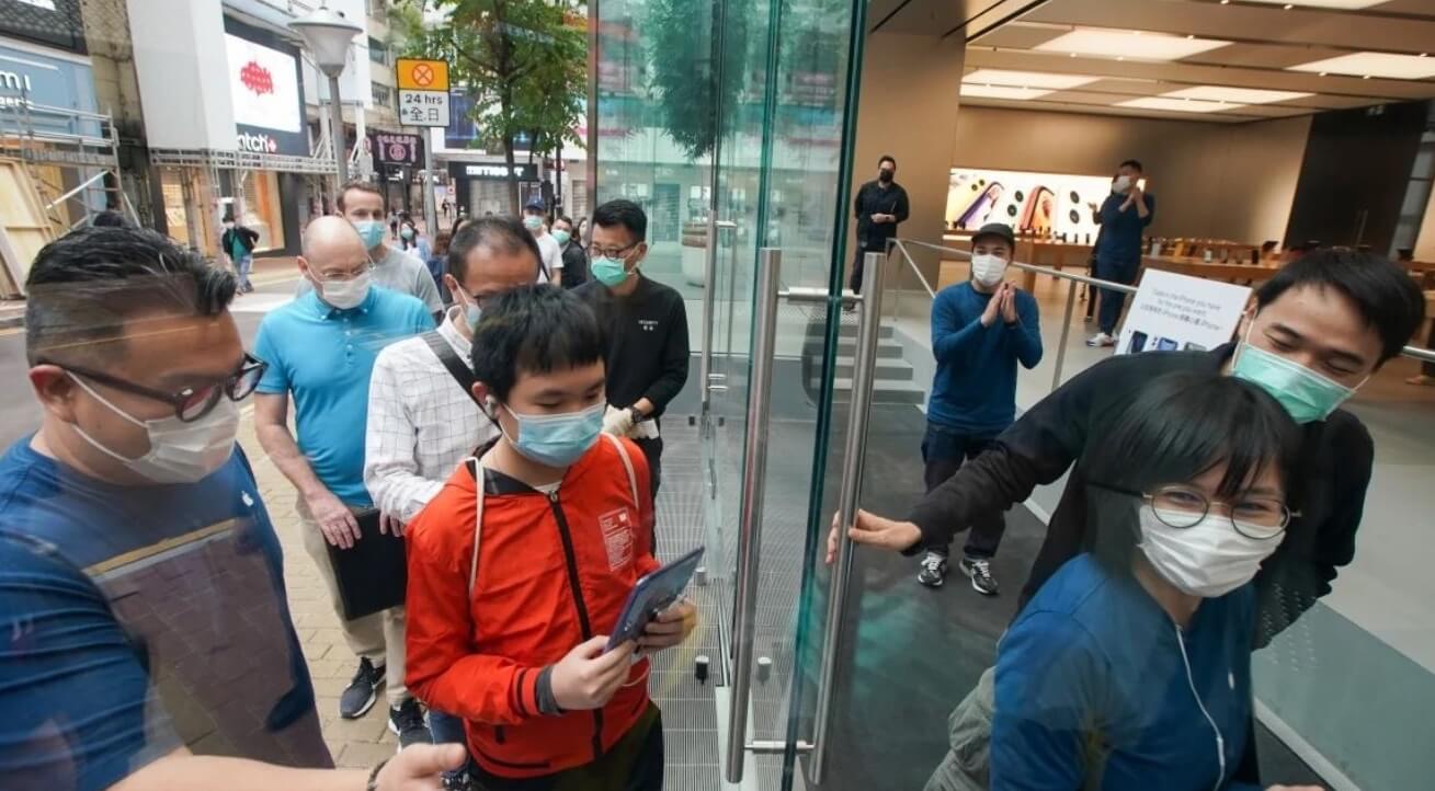 Apple Store в Гонконге. В Гонконге Apple Store пока работают только в таком режиме. Apple Store в Гонконге. В Гонконге Apple Store пока работают только в таком режиме. Фото.