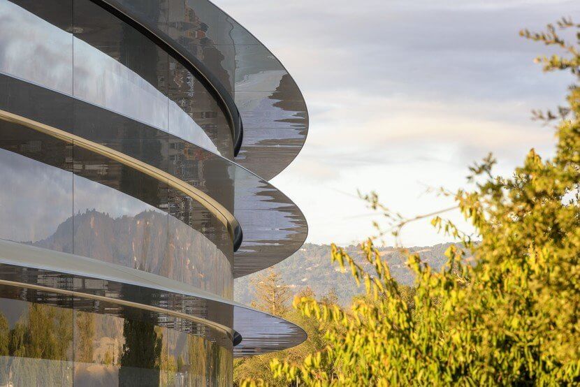 Проблемы Apple из-за коронавируса. В офисе Apple сейчас никого. Проблемы Apple из-за коронавируса. В офисе Apple сейчас никого. Фото.