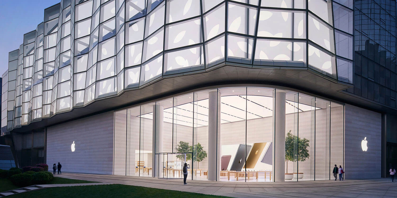 Продажи iPhone 2020. Один из Apple Store в Китае во время закрытия. Продажи iPhone 2020. Один из Apple Store в Китае во время закрытия. Фото.