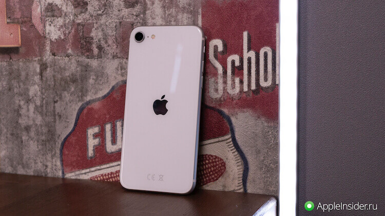 Первое впечатление от iPhone SE 2. Логотип теперь ровно посередине. Первое впечатление от iPhone SE 2. Логотип теперь ровно посередине. Фото.