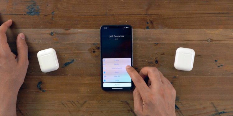 Apple рассылает на замену AirPods с нерабочей прошивкой. Фото.