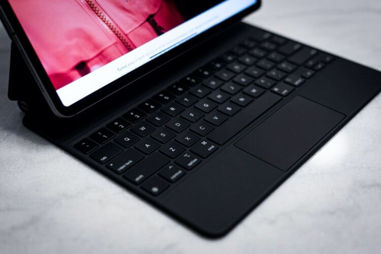 Клавиатура Magic Keyboard дороже iPad — это вообще нормально? Похоже, да. Фото.