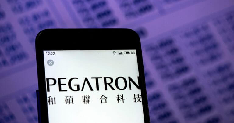 Зачем Apple увеличивает производство iPhone. Тестирование телефонов на заводе Pegatron. Зачем Apple увеличивает производство iPhone. Тестирование телефонов на заводе Pegatron. Фото.