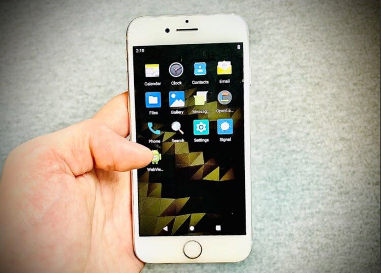 Apple хочет засудить разработчика виртуальной копии iOS: он установил Android на iPhone. Фото.