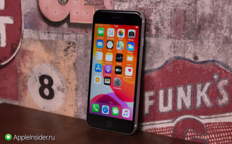 iPhone SE 2020 — смартфон для бездумных фанатов или уникум? iPhone SE 2020 не мог выйти больше ни у одного другого производителя. iPhone SE 2020 — смартфон для бездумных фанатов или уникум? iPhone SE 2020 не мог выйти больше ни у одного другого производителя. Фото.