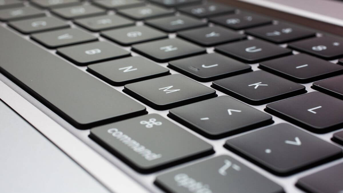 Кому стоит купить MacBook Pro 13″. Клавиатура «ножницы» — это лучшее, что могло случиться с новым MacBook Pro. Кому стоит купить MacBook Pro 13″. Клавиатура «ножницы» — это лучшее, что могло случиться с новым MacBook Pro. Фото.