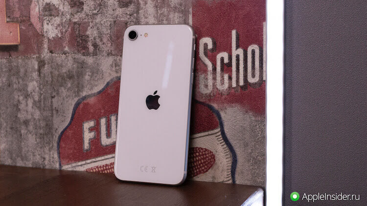 iPhone SE 2020 — смартфон для бездумных фанатов или уникум? iPhone SE 2 стоит всего 400 долларов, но конкурирует с флагманами. iPhone SE 2020 — смартфон для бездумных фанатов или уникум? iPhone SE 2 стоит всего 400 долларов, но конкурирует с флагманами. Фото.