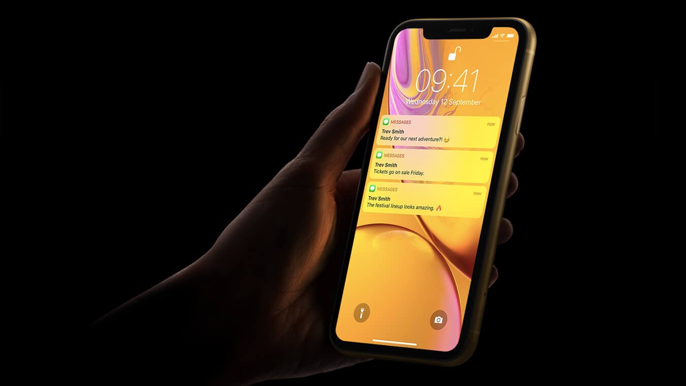 Желтые пятна и полосы на экране iPhone — брак или нет?