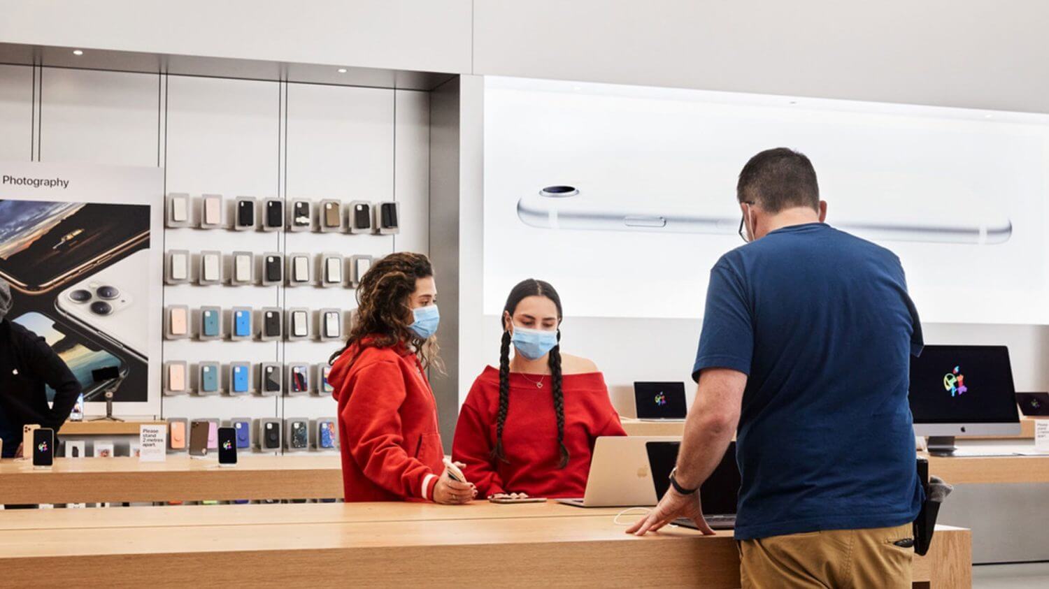 Apple открыла почти 100 магазинов, но готова закрыть их снова в любой момент. Теперь в Apple Store можно попасть только так. Apple открыла почти 100 магазинов, но готова закрыть их снова в любой момент. Теперь в Apple Store можно попасть только так. Фото.