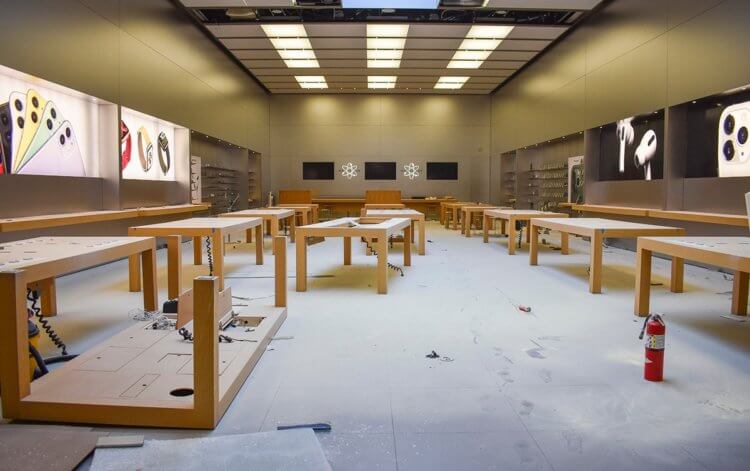 Что все-таки случилось с Apple и Apple Store? Фото.