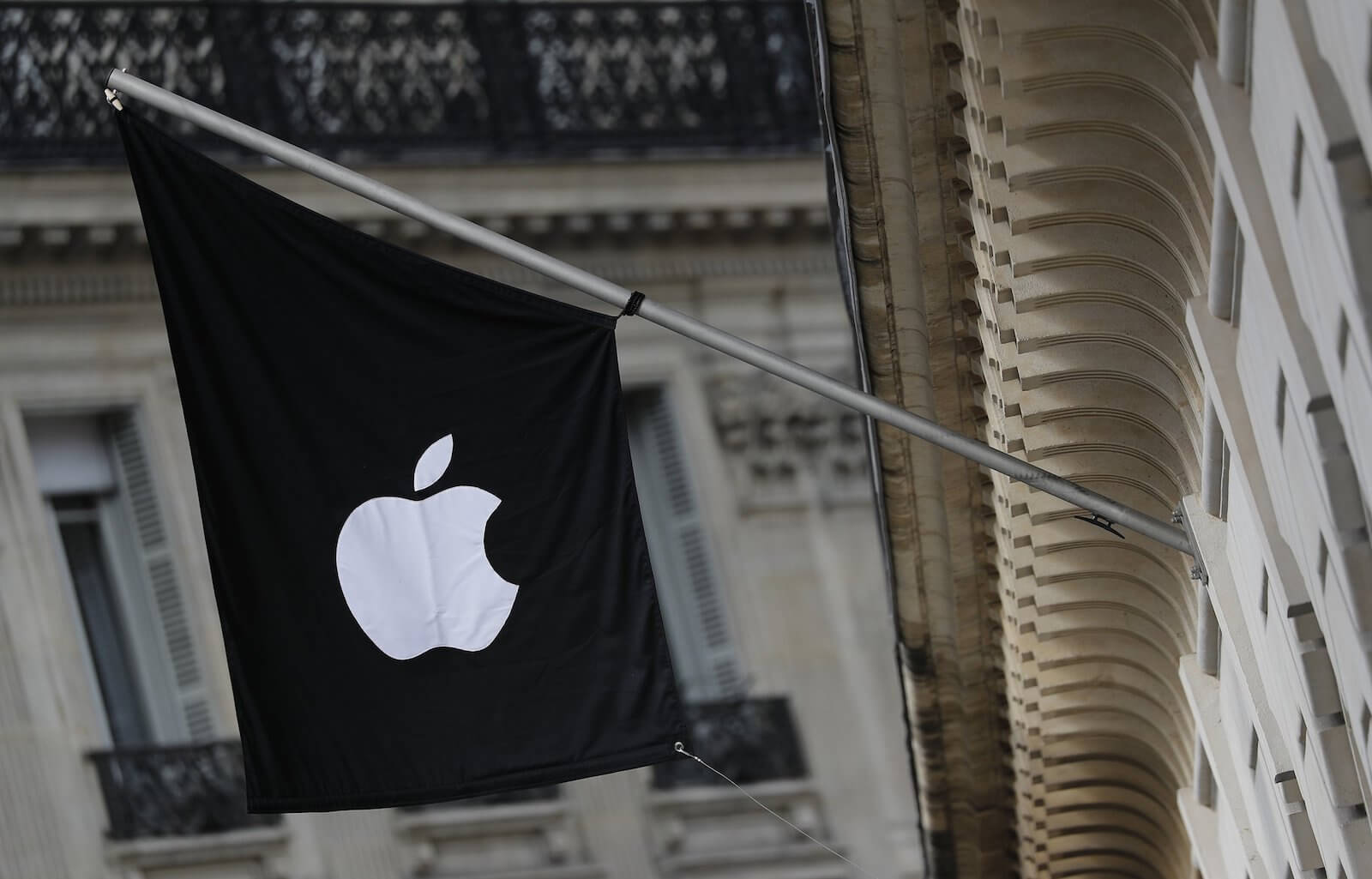 Всё только начинается: Apple ждут крупные проблемы из-за замедления iPhone. Проблемы Apple из-за замедления старых iPhone только начинаются. Всё только начинается: Apple ждут крупные проблемы из-за замедления iPhone. Проблемы Apple из-за замедления старых iPhone только начинаются. Фото.