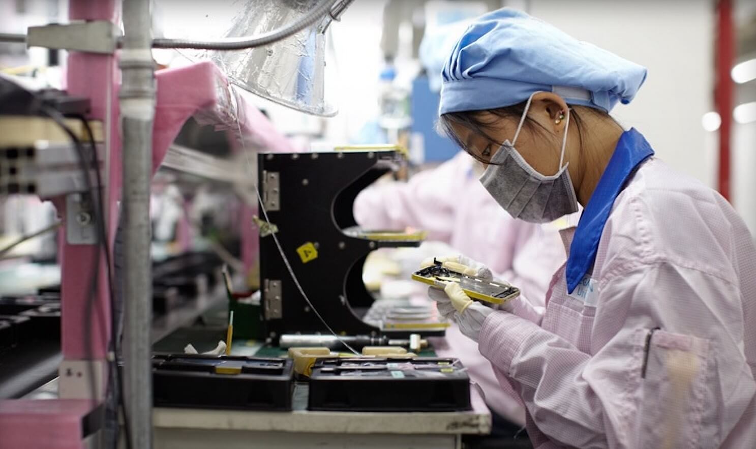 Дисплей iPhone 12. У поставщиков Apple проблемы с производством комплектующих. Дисплей iPhone 12. У поставщиков Apple проблемы с производством комплектующих. Фото.