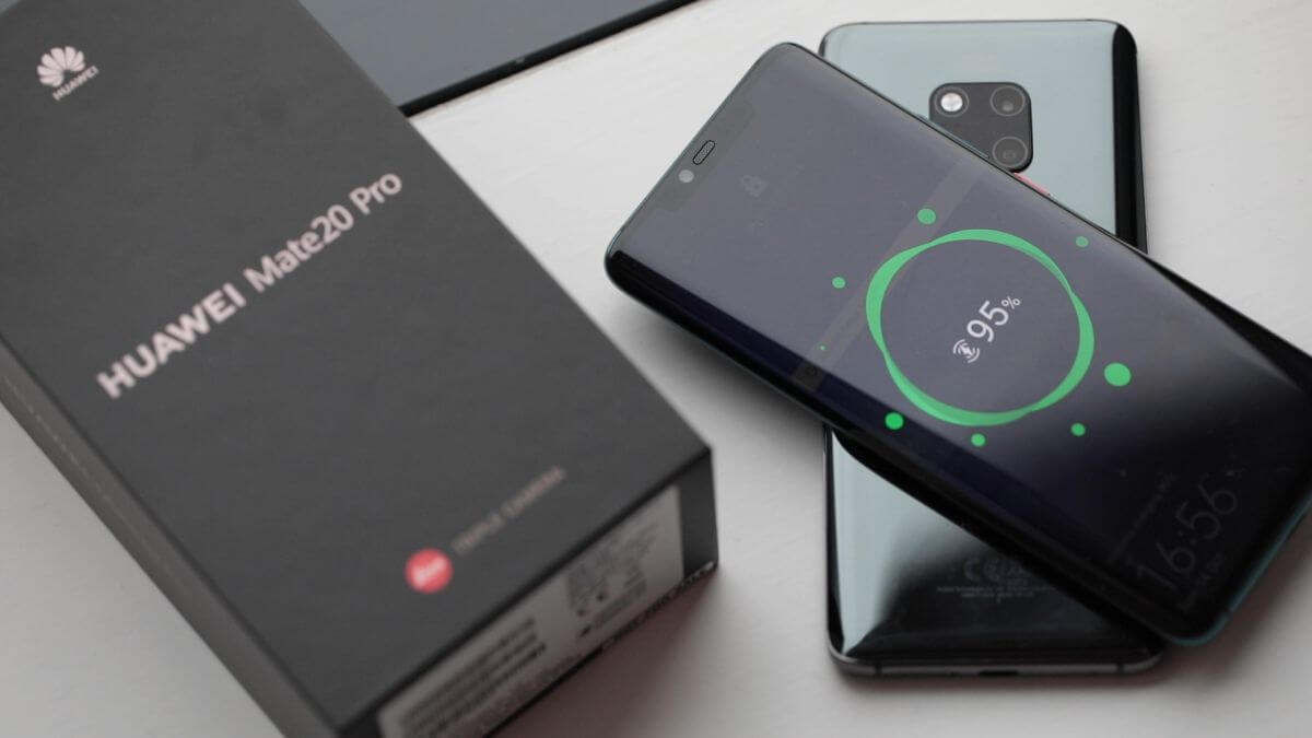 Почему в iPhone нет реверсивной зарядки? Huawei Mate 20 Pro заряжает другие смартфоны. Почему в iPhone нет реверсивной зарядки? Huawei Mate 20 Pro заряжает другие смартфоны. Фото.