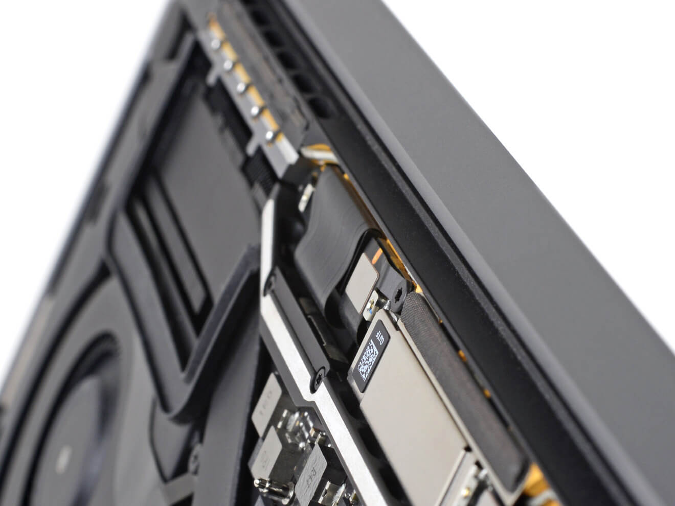 Apple хотят засудить за брак в MacBook Pro 2016 и 2017 года. Apple обвиняют в сокрытии брака макбуков. Apple хотят засудить за брак в MacBook Pro 2016 и 2017 года. Apple обвиняют в сокрытии брака макбуков. Фото.