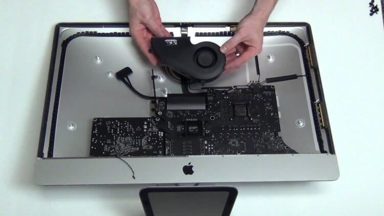 Новый iMac 2020 разобрали на части. Чем он отличается от iMac 2019. Фото.