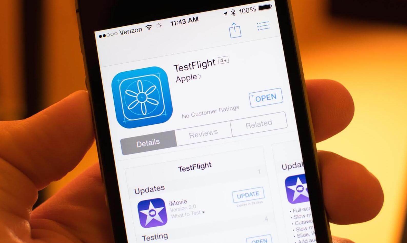 Зачем нужен TestFlight. TestFlight доступен в App Store и его могут скачать любые пользователи. Фото.