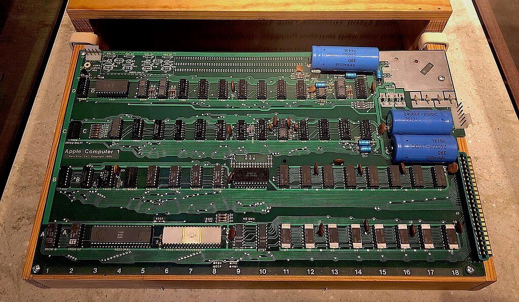 Apple украла идею своего компьютера? Apple I, 1976 год. Apple украла идею своего компьютера? Apple I, 1976 год. Фото.
