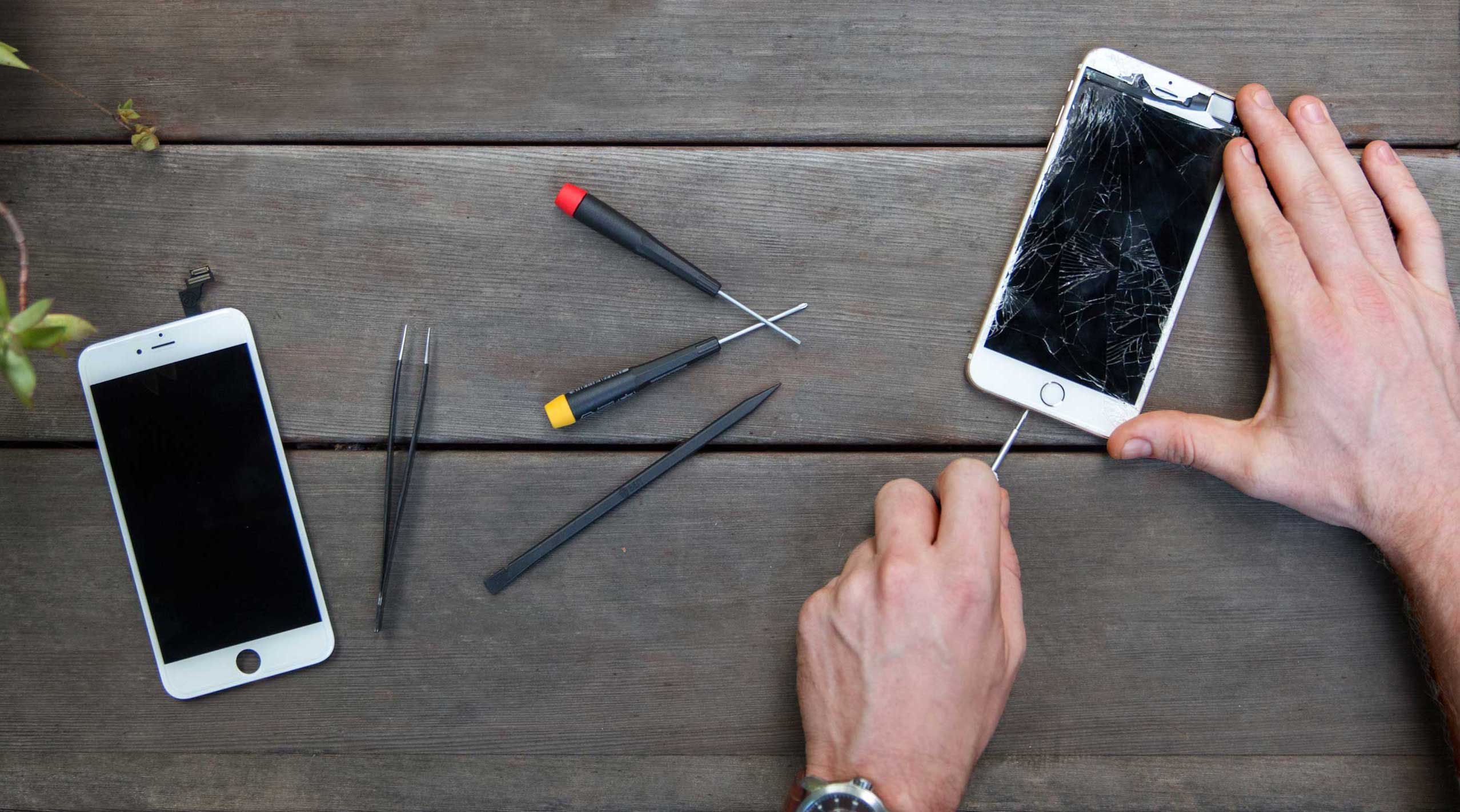 Как понять, что iPhone устарел. Все iPhone, которые больше не ремонтируются, размещаются га сайте Apple. Но Apple не может заставить АСЦ ремонтировать даже актуальные модели. Как понять, что iPhone устарел. Все iPhone, которые больше не ремонтируются, размещаются га сайте Apple. Но Apple не может заставить АСЦ ремонтировать даже актуальные модели. Фото.