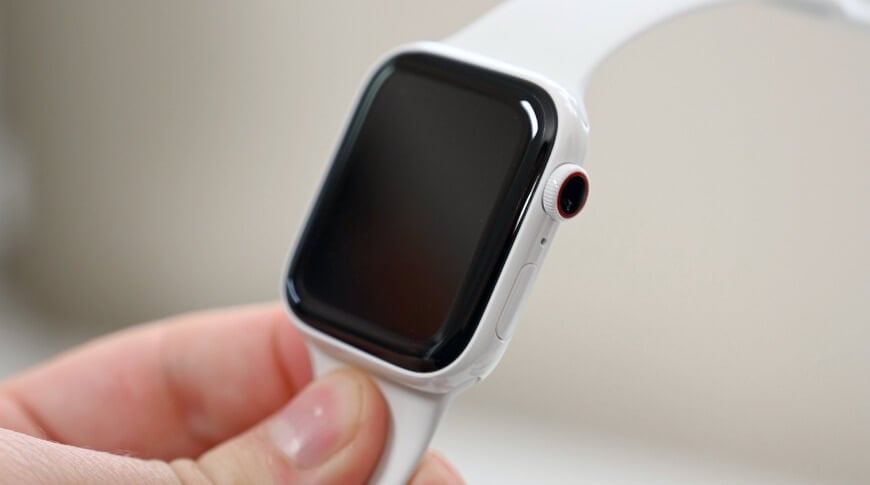 Корпус Apple Watch SE. Главным отличием Apple Watch SE станет пластиковый корпус. Фото.