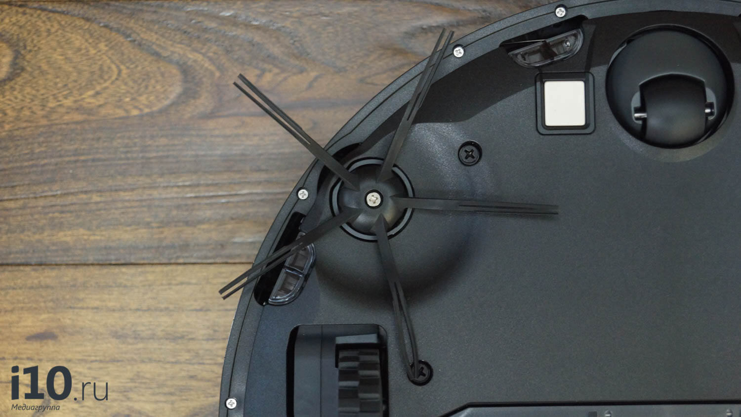 Дизайн Roborock S6 Pure. Новая щетка еще лучше захватывает загрязнения. Дизайн Roborock S6 Pure. Новая щетка еще лучше захватывает загрязнения. Фото.