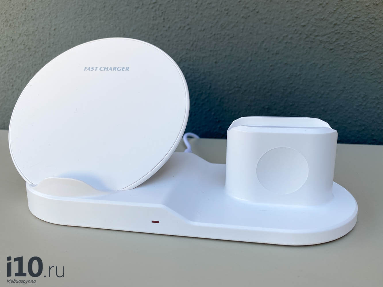 Альтернатива AirPower. Коробка была чуть мятая, но сама зарядка цела и невредима. Альтернатива AirPower. Коробка была чуть мятая, но сама зарядка цела и невредима. Фото.