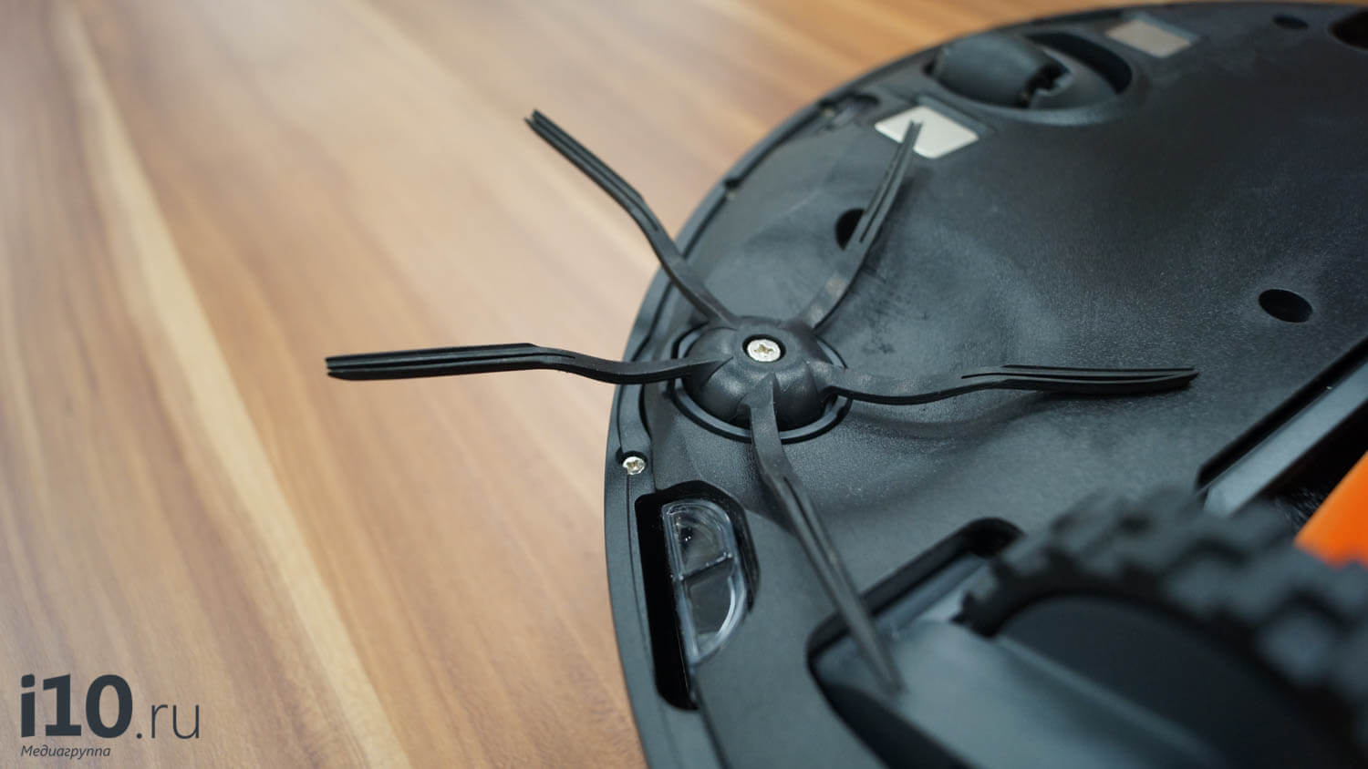 Характеристики Roborock E4 и Xiaomi Mijia 1C. Боковая щетка в Roborock E4 — от флагмана линейки S6. Характеристики Roborock E4 и Xiaomi Mijia 1C. Боковая щетка в Roborock E4 — от флагмана линейки S6. Фото.