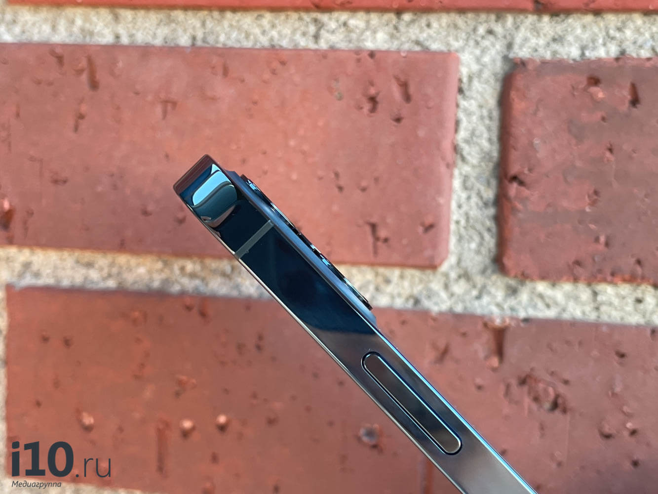 Почему я выбрал iPhone 12 Pro. Просто один в один iPhone 5 (ну, почти). Почему я выбрал iPhone 12 Pro. Просто один в один iPhone 5 (ну, почти). Фото.