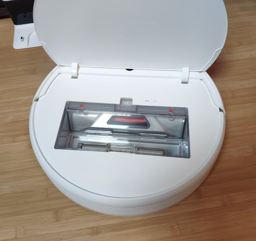 Дизайн Roborock E4 и Xiaomi Mijia 1C. Пылесосы похожи по внутреннему наполнению. Дизайн Roborock E4 и Xiaomi Mijia 1C. Пылесосы похожи по внутреннему наполнению. Фото.