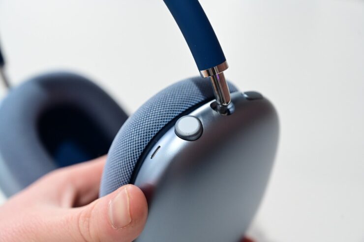 Digital Crown стала логичной заменой сенсорному управлению. Фото.