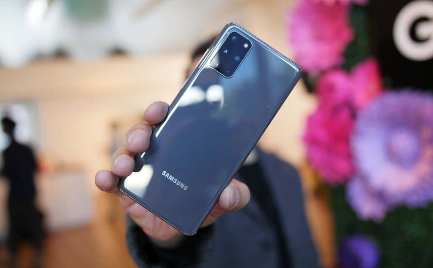 Samsung уже давно предлагает смартфоны в лизинг, но это ненастоящая подписка. Фото.