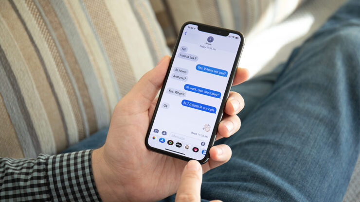 Взлом удалось выполнить благодаря уязвимости в iMessage. Фото.