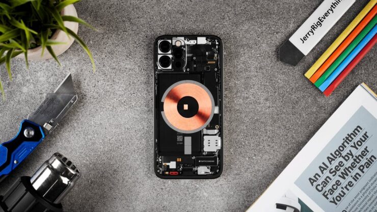 Чем iPhone 12 лучше Xiaomi Mi 11. iPhone 12 всё-таки требует от Apple больших расходов, чем Xiaomi. Фото.