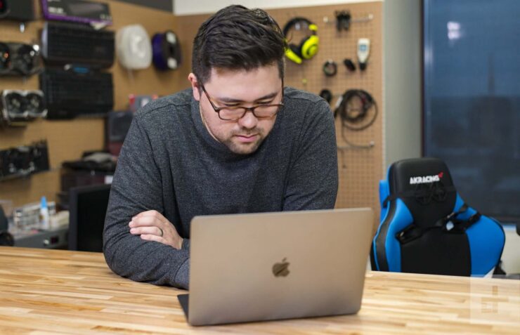 MacBook Air выключается сам на 20%? Вы такой не один. Фото.