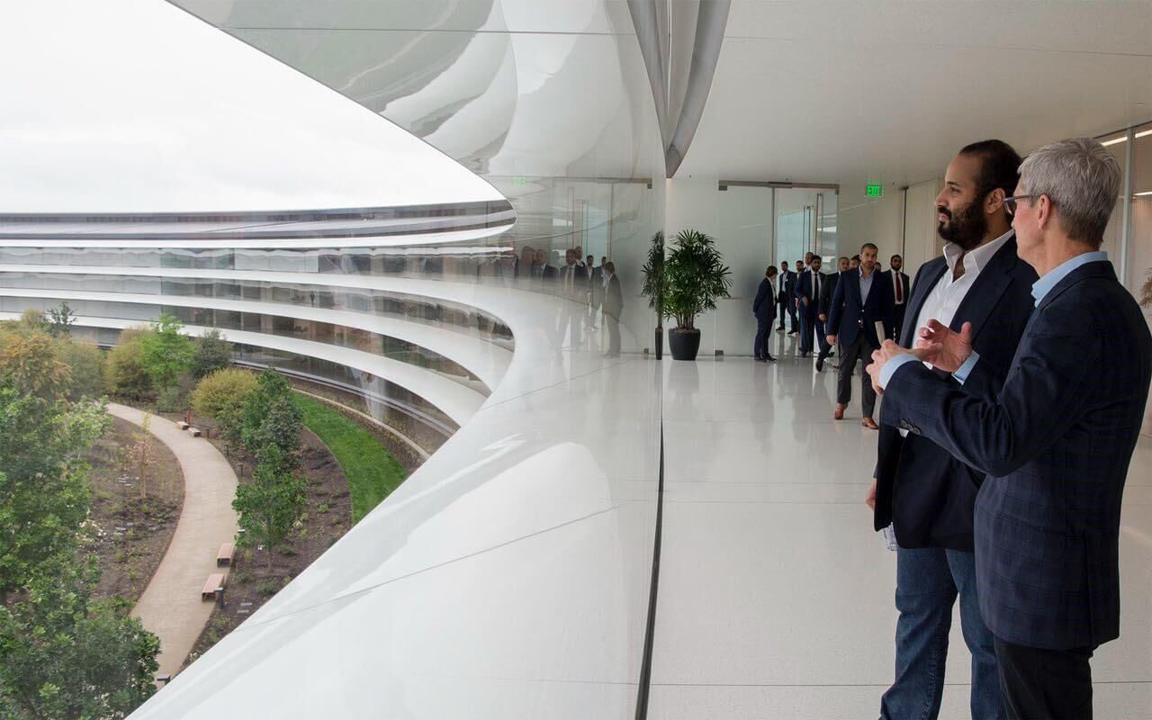 Тим Кук работает в Apple Park вместе с 15% сотрудников компании. Фото.