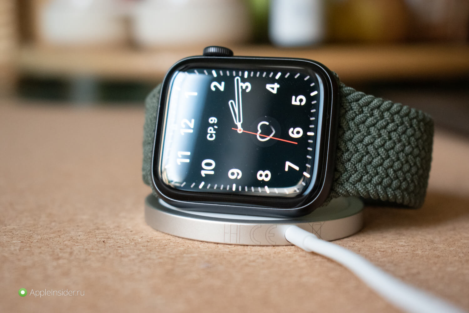Обзор зарядки MagSafe. Apple Watch магнитятся к зарядке, но не заряжаются. Фото.