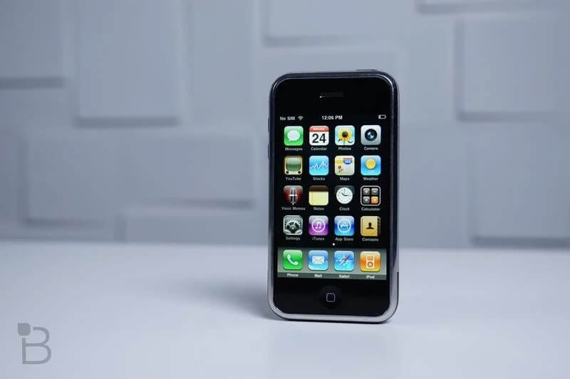 iPhoneOS 1 — первая версия iOS. iPhone OS 1 на первом iPhone 2007. Фото.
