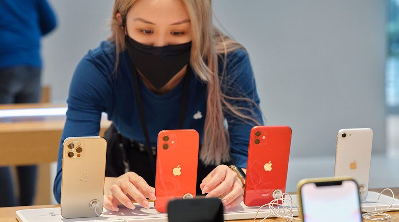 Линейка iPhone 12 в России подорожала из-за курса доллара. Фото.