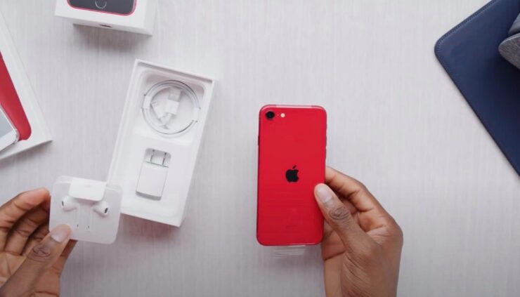 Самый дешёвый iPhone. iPhone SE — самый дешёвый, но тоже не самый популярный. Самый дешёвый iPhone. iPhone SE — самый дешёвый, но тоже не самый популярный. Фото.