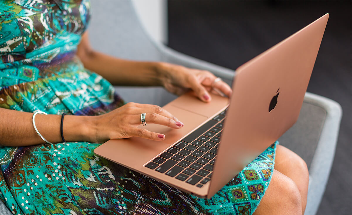 Появление старых разъёмов в новых ноутбуках Apple определённо подстегнёт их продажи. Фото.