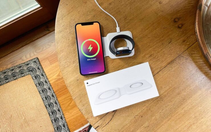 MagSafe Duo требуется более высокая мощность, поэтому и зарядник ему нужен более мощный — желательно с поддержкой совместимых профилей электропитания. Фото.