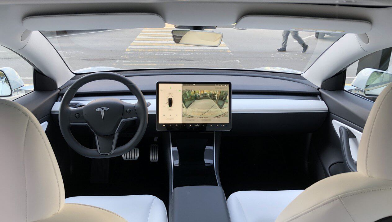 У Tesla много проблем, но это не мешает им быть самыми популярными электрокарами. Фото.