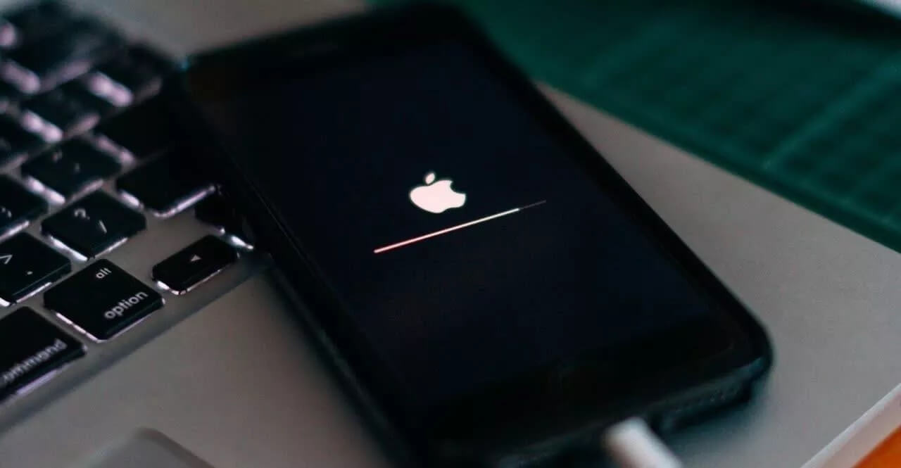 Срочно обновите систему — Apple исправила критическую узявимость в iOS 14.4. Если вы еще не обновили iOS, сделайте это как можно скорее. Срочно обновите систему — Apple исправила критическую узявимость в iOS 14.4. Если вы еще не обновили iOS, сделайте это как можно скорее. Фото.