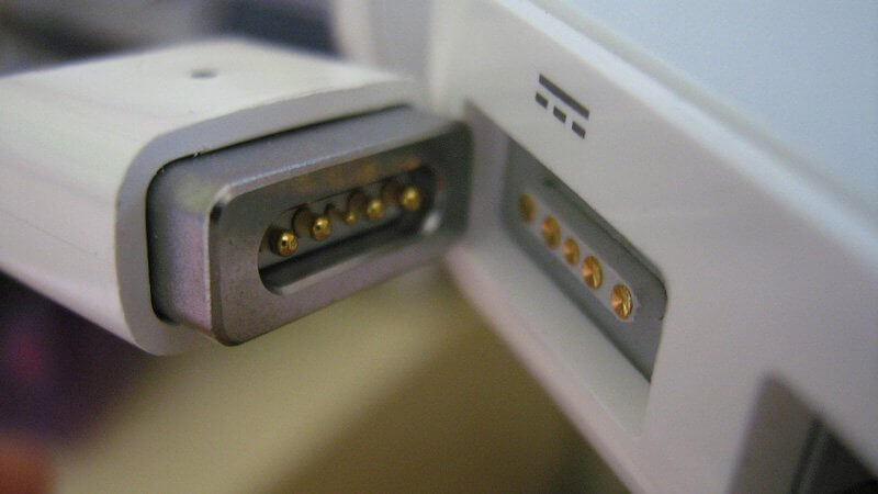 Какие порты будут в MacBook Pro 2021. Mac’овский MagSafe первого типа, применялся с 2006 по 2012 годы. Какие порты будут в MacBook Pro 2021. Mac’овский MagSafe первого типа, применялся с 2006 по 2012 годы. Фото.