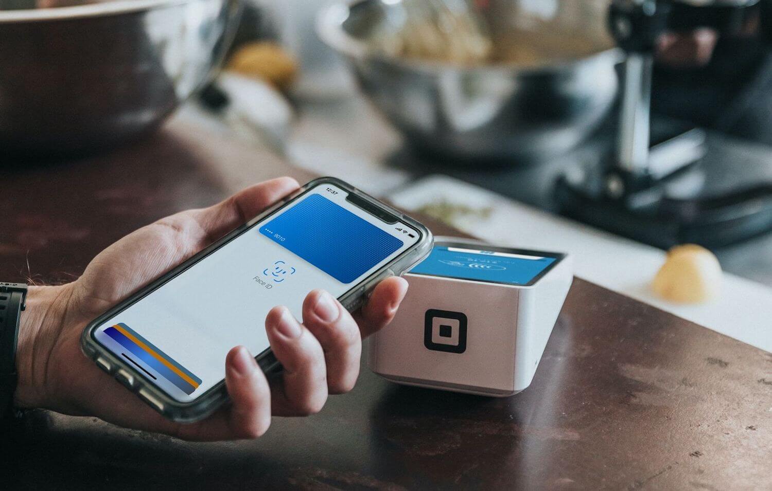 Сервисы бесконтактной оплаты очень популярны в России, но только, если речь идёт о трёх сервисах. Фото.
