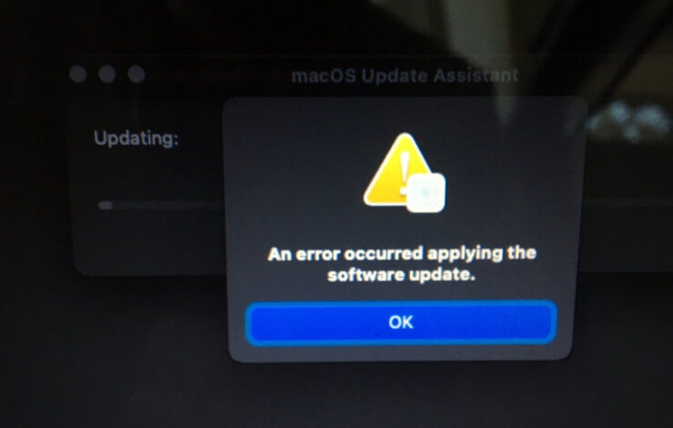 Вот такую ошибку получают пользователи, когда во время обновления выясняется, что памяти для установки апдейта не хватает. Фото.