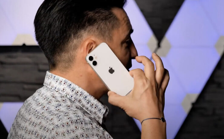 Самая известная мелодия звонка. Раньше всем было важно, чтобы окружающие видели, что у них iPhone. Потом это забылось, но кастомные рингтоны больше не вернулись. Фото.