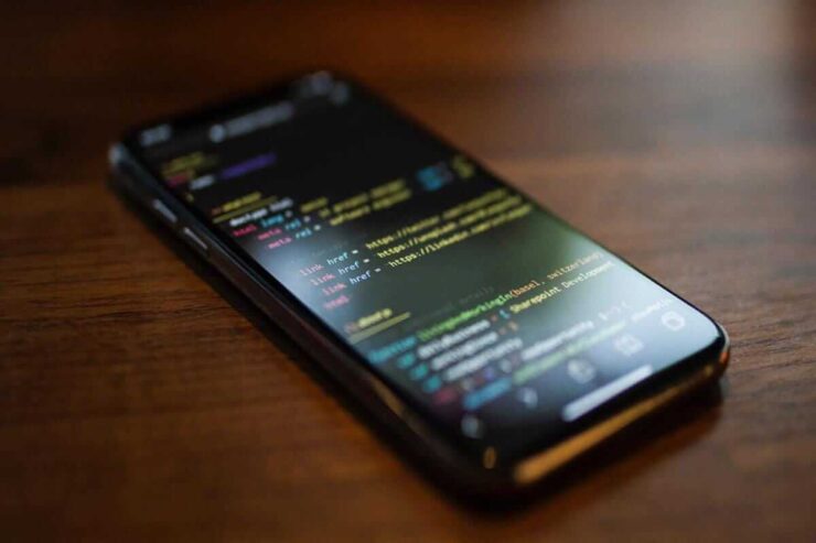 iOS 14 взломали и показали это на видео. Чем опасна найденная уязвимость. Фото.