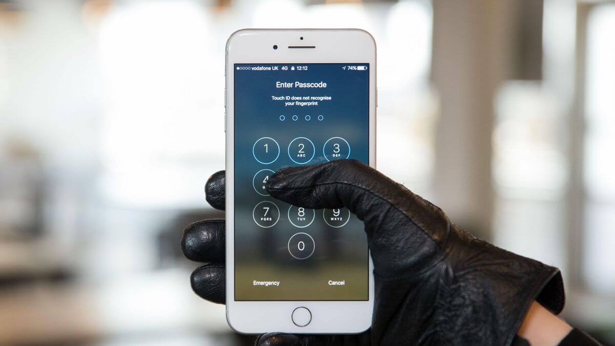 Получить доступ к устройству умершего человека можно, но без данных. Фото.