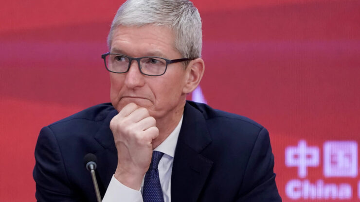 Тим Кук сам не гнушается ездить по миру, договариваясь об инвестициях и покупке. Фото.